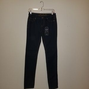 NWT SIZE 7 DARK WASH STRETCH SKINNY JEAN